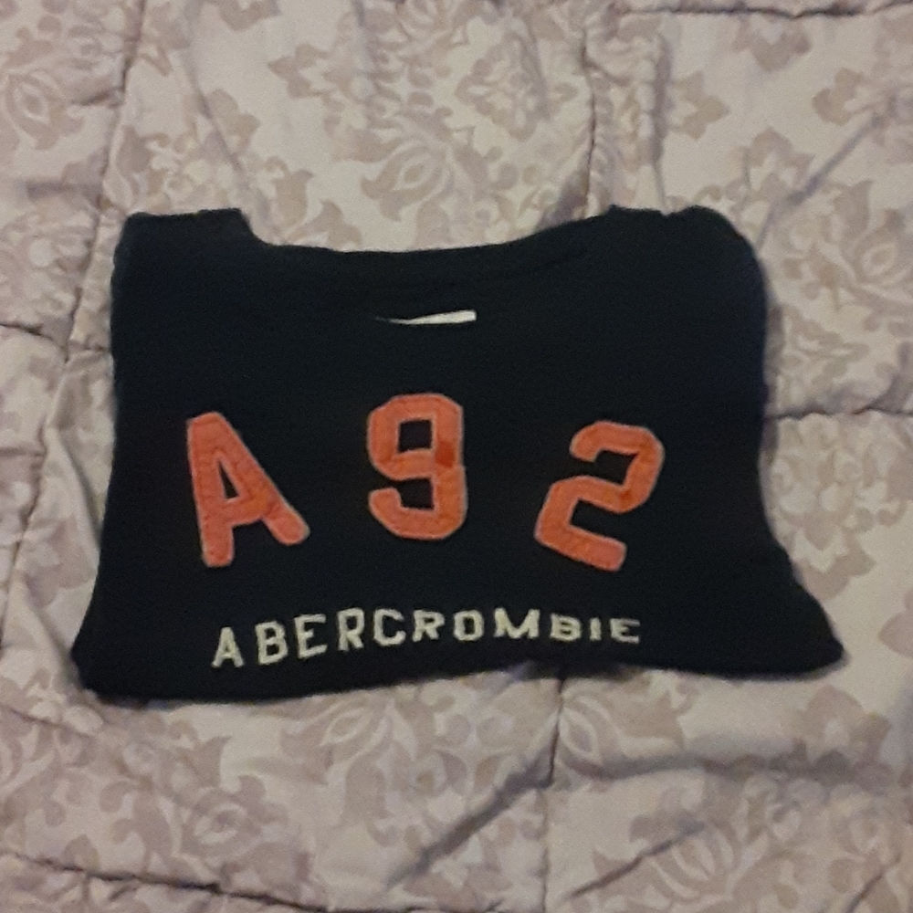 Juniors Abercrombie tshirt